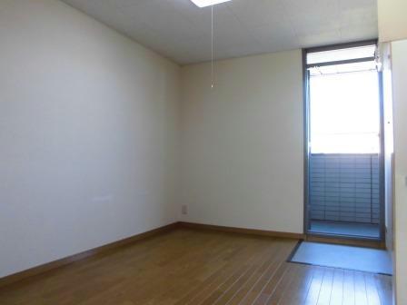 居室・リビング　日当たりの良い居間です