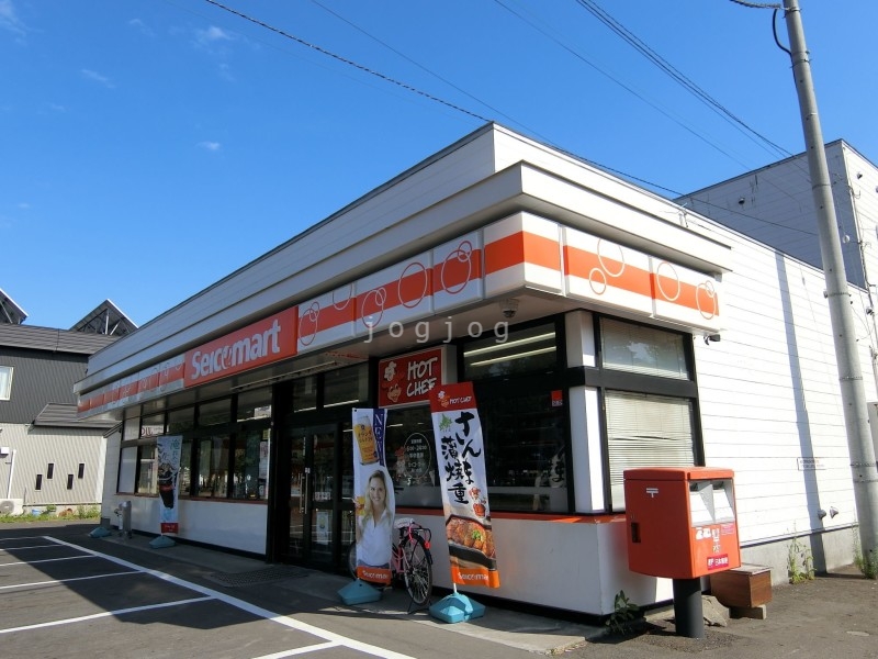 【札幌市北区あいの里三条のマンションのコンビニ】