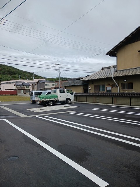 【福山市赤坂町大字赤坂のアパートの駐車場】