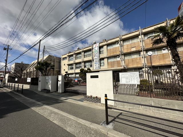 【大阪市西淀川区福町のマンションの中学校】