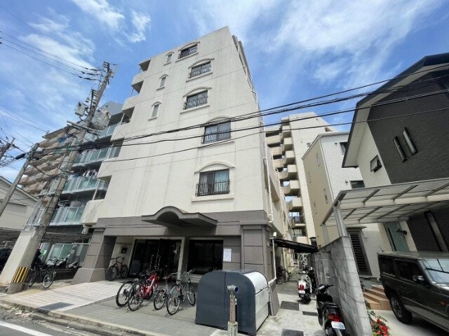 【熊本市中央区本荘のマンションの建物外観】