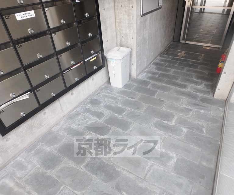 【京都市下京区塗師屋町のマンションのエントランス】