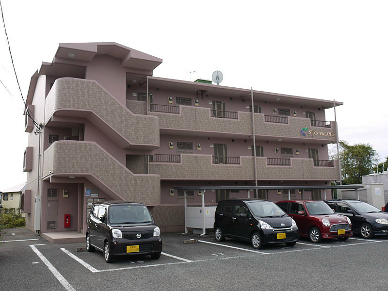 【駿東郡長泉町竹原のマンションの駐車場】