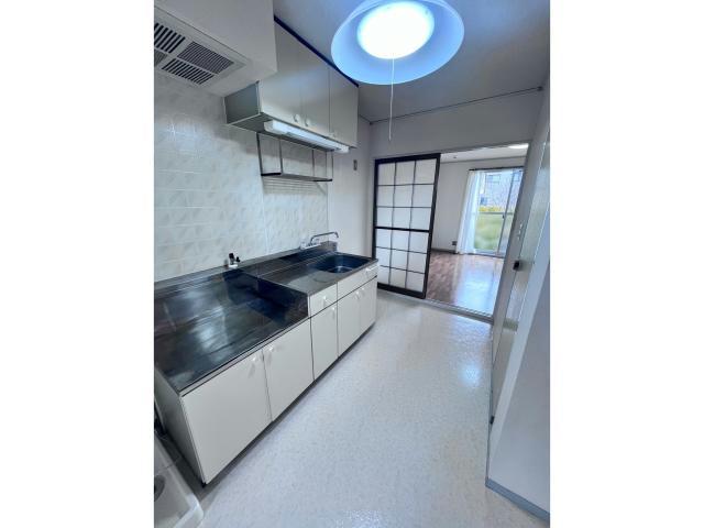 キッチン　十分な広さのキッチンとなっております。