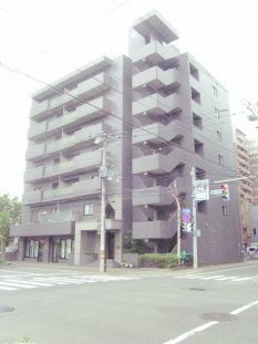 札幌市中央区北三条西のマンションの建物外観