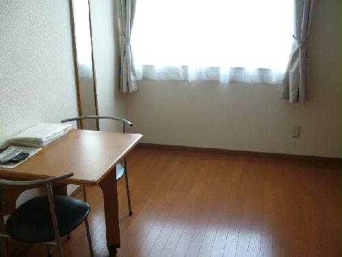 居室・リビング　1Fはフローリング、2Fはカーペットです。