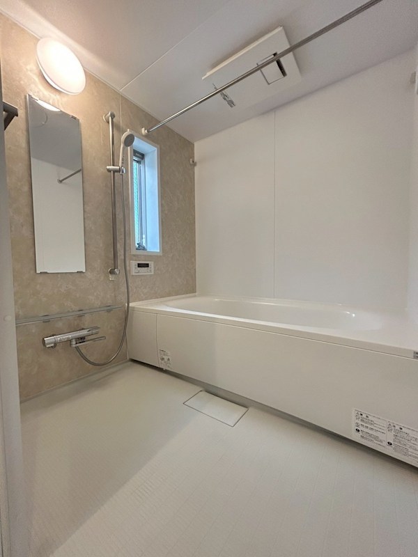 バス・シャワールーム　広々1坪バスルーム（1616サイズ）で快適な毎日。