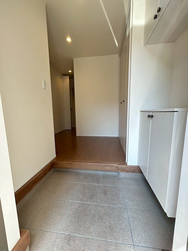 玄関　ゆとりのある玄関で、毎日を気持ちよくスタート。