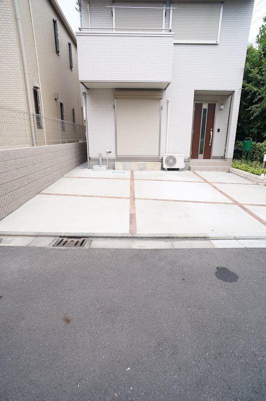 駐車場　敷地内駐車場で毎日の出入りもスムーズ