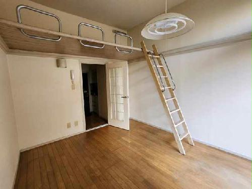 居室・リビング　実際のお部屋と異なる場合がございます。