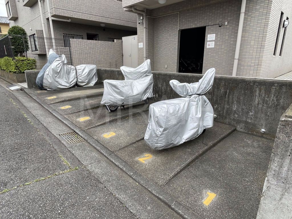 駐車場　駐車場