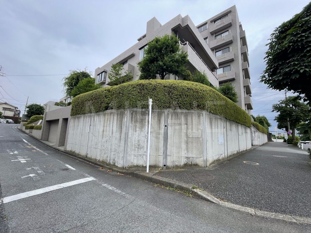 建物外観　駐車場