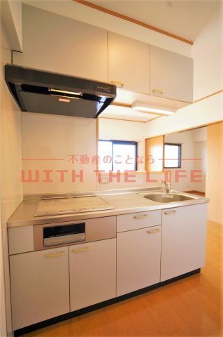 キッチン　コンパクトなキッチンで掃除もラクラク