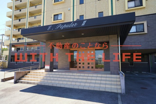 エントランス　落ち着いたエントランスです