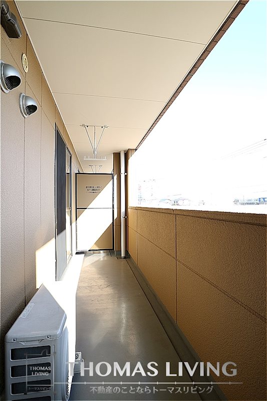 バルコニー　広々としたバルコニー。沢山洗濯物を干せますね。