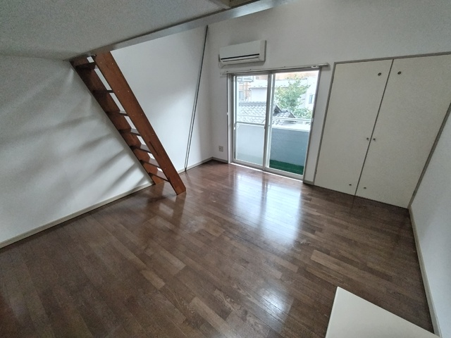 居室・リビング　南向きの日当たりのいい居室