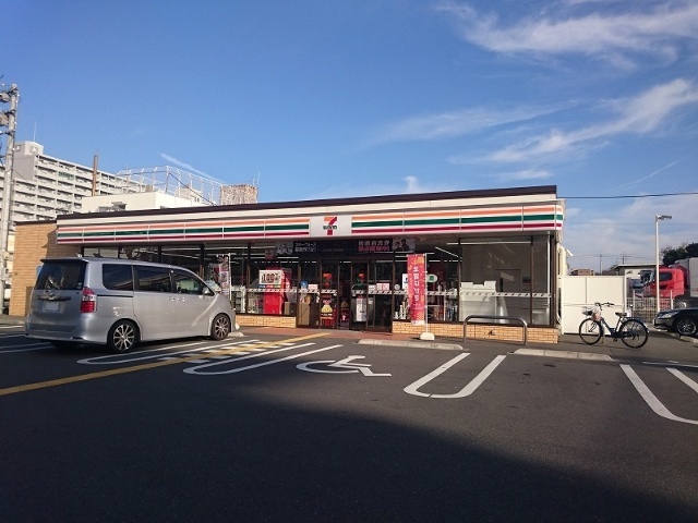 コンビニ　セブンイレブン高知稲荷町店（コンビニ）まで737m