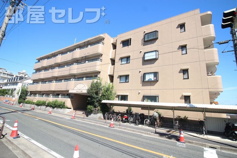 建物外観　タイル貼りのしっかりした外観。