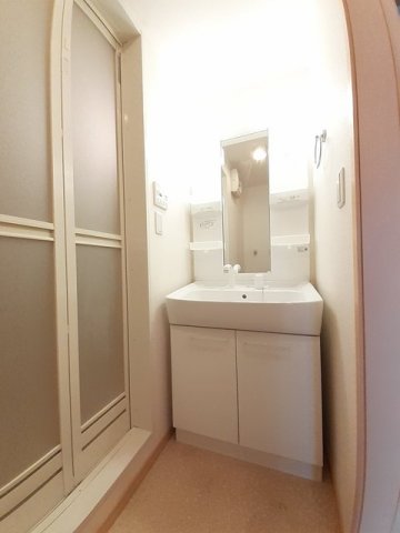 洗面設備　スペースが確保できる洗面所です