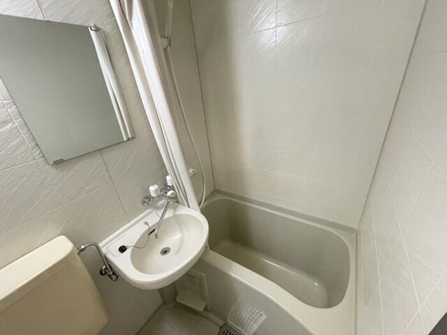 バス・シャワールーム　浴室（洗面台付き）