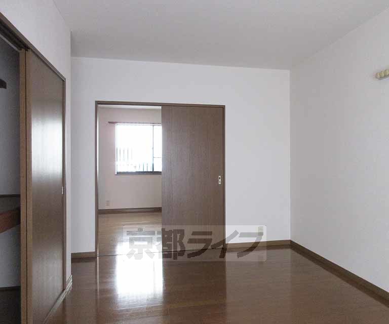 居室・リビング　通風のいい洋室です