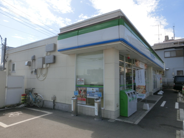 コンビニ　ファミリーマート 川越的場店（コンビニ）まで732m