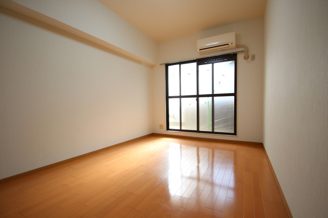 その他部屋・スペース　明るい７．５帖の洋間