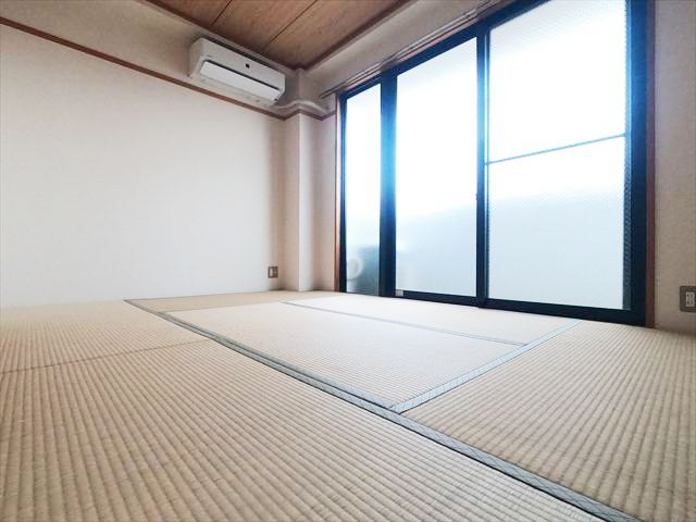 その他部屋・スペース　南向きで明るい6帖の和室