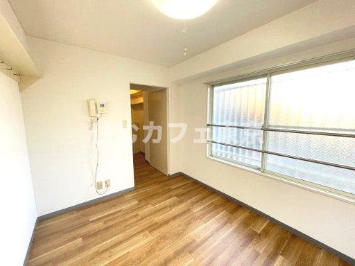 居室・リビング　2面採光のお部屋です