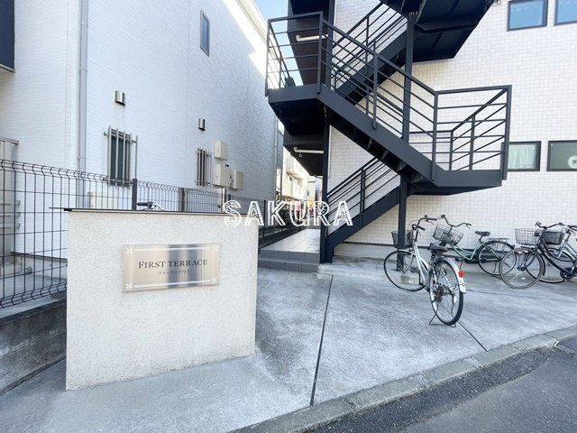 エントランス　お洒落な建物デザイン♪