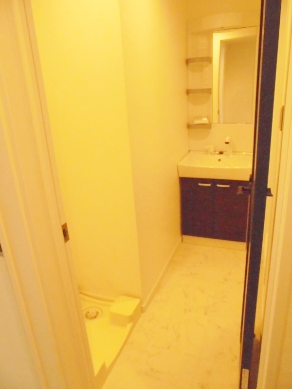 洗面設備　身支度に欠かせない独立洗面台♪