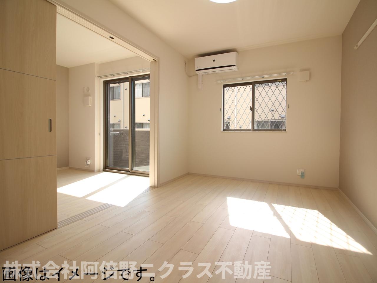 居室・リビング　内装は参考写真です。