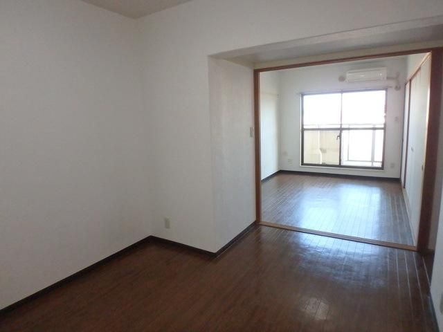 居室・リビング　※同建物　同タイプ間取り別室の設備参考写真です　現況優先