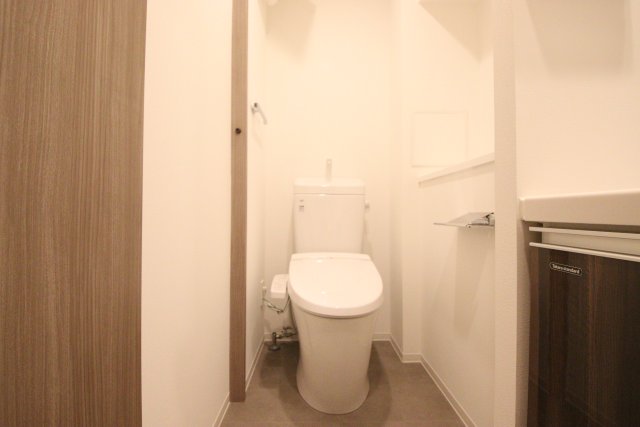 トイレ　同タイプ別室の参考写真です。※現況優先