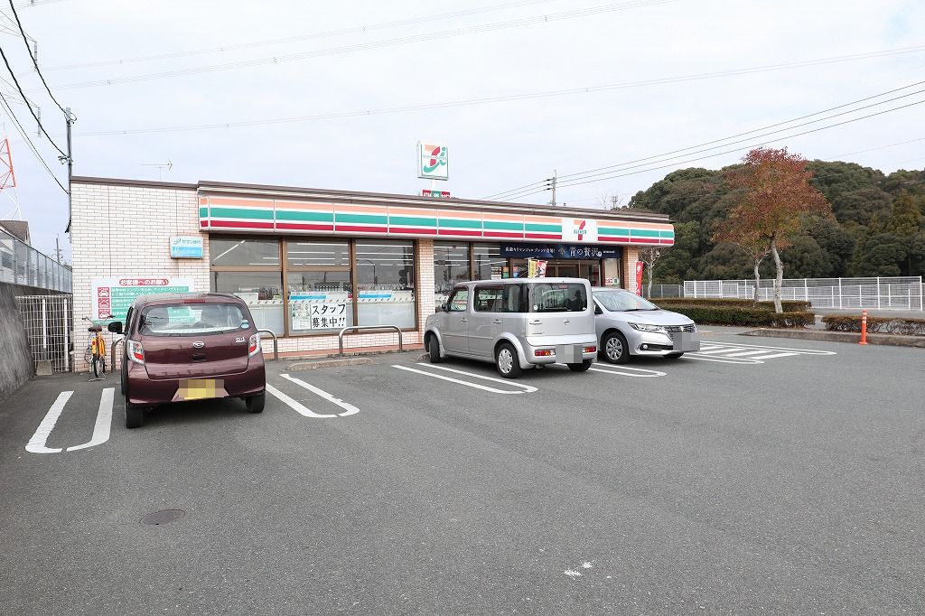 コンビニ　セブンイレブン 小郡美鈴が丘店（コンビニ）まで807m