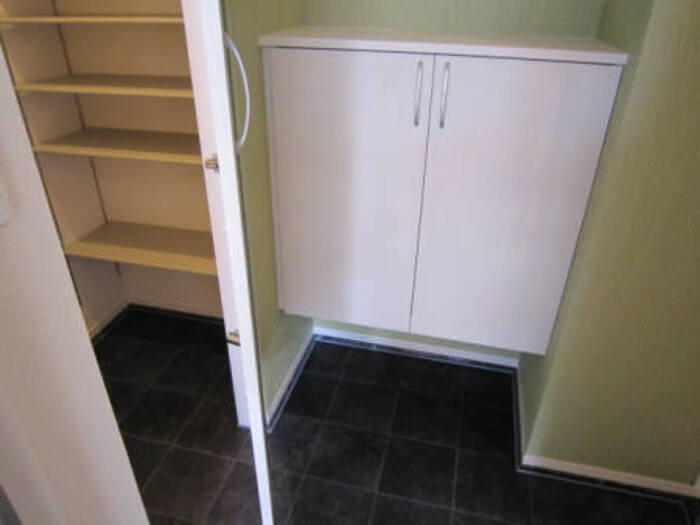 玄関　シューズボックス付きの玄関です☆