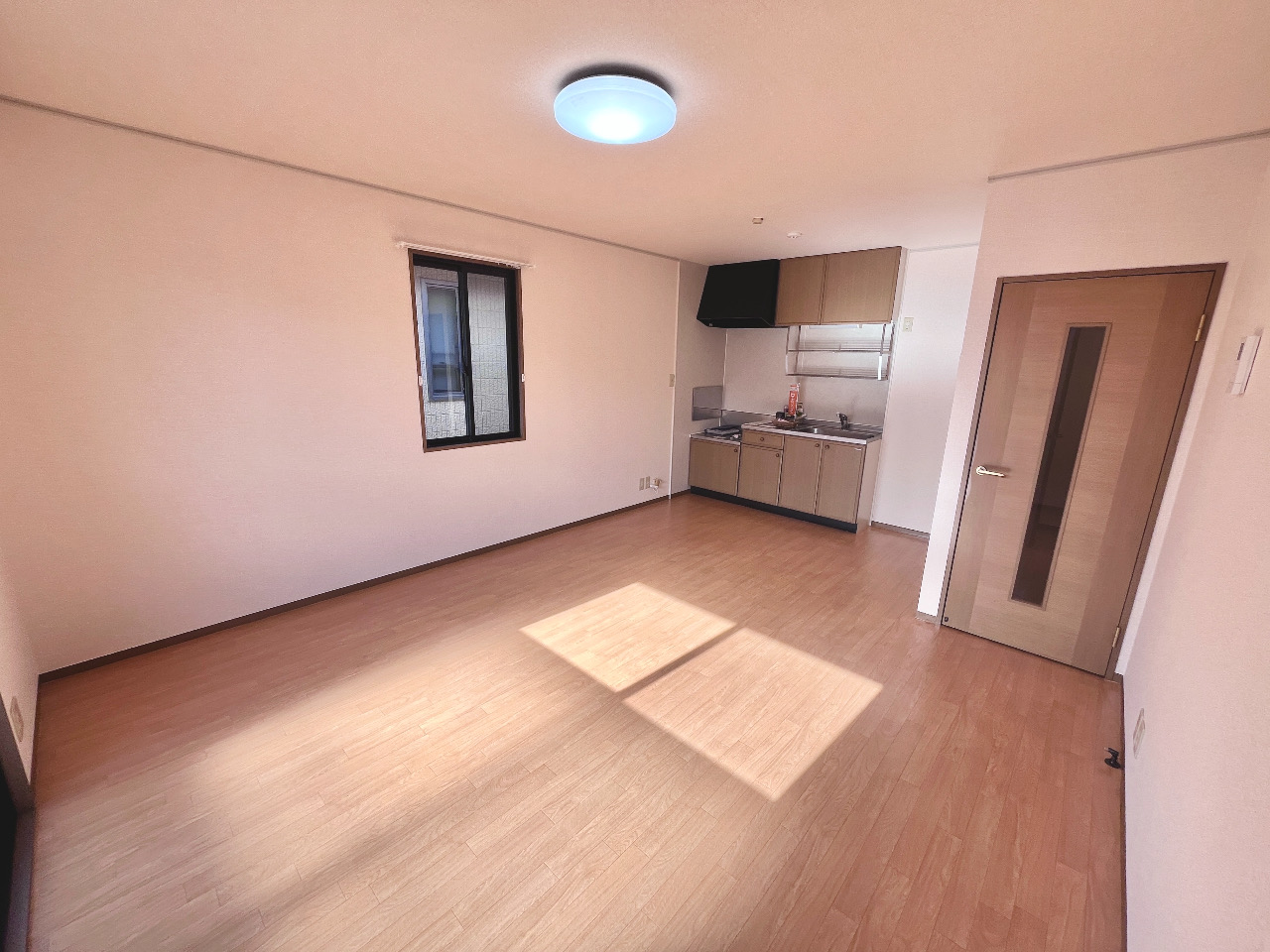 居室・リビング　リビング部分・日当たり良好です♪　別棟参考写真