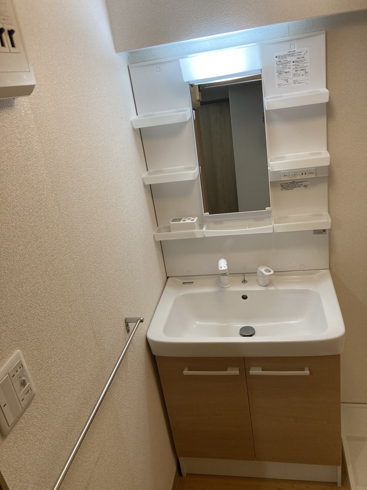 洗面設備　シャワー付き独立洗面