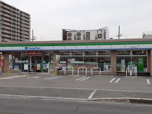 コンビニ　ファミリーマート様（コンビニ）まで22m