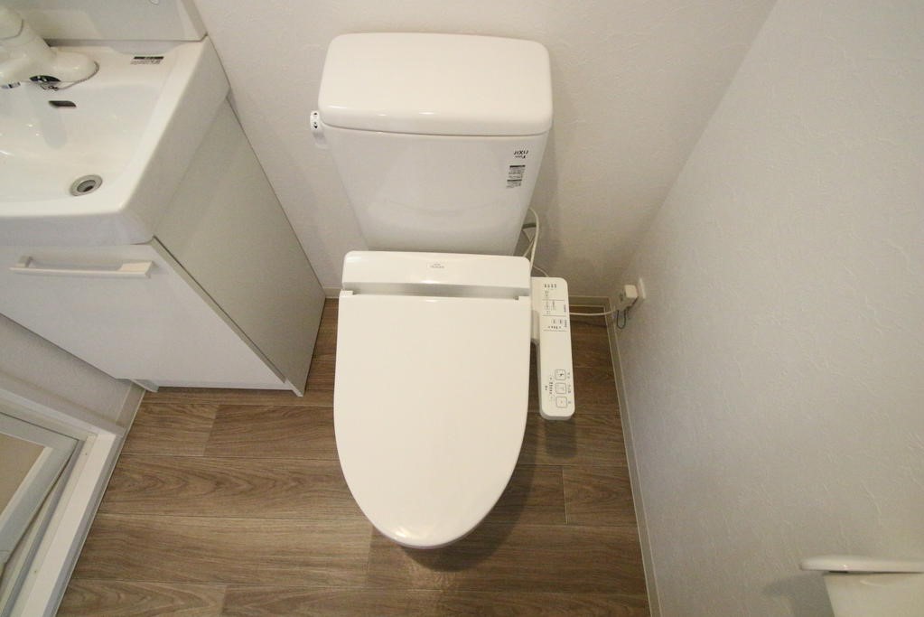 トイレ　別部屋内装写真参照