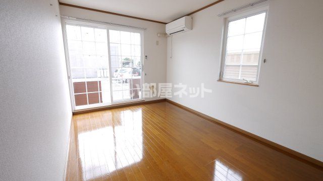パインツリー21 Aの居間写真