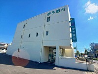 銀行　伊予銀行高松東支店さん（銀行）まで450m