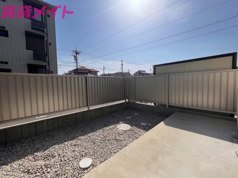 バルコニー　別部屋同型反転タイプ