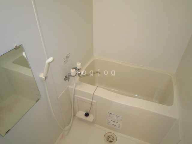 バス・シャワールーム　廊下