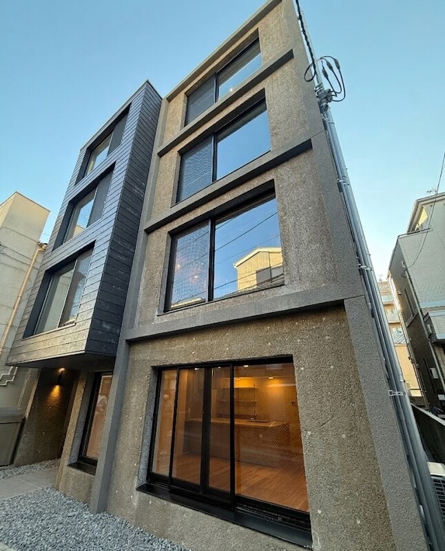 建物外観　直線が綺麗な外観