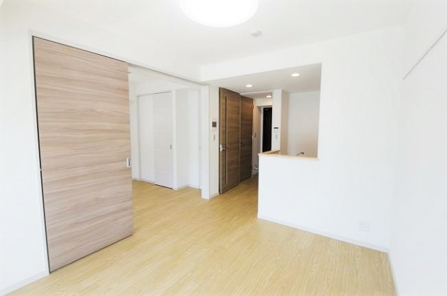 居室・リビング　★在宅ワークにも使い勝手の良い1LDK★