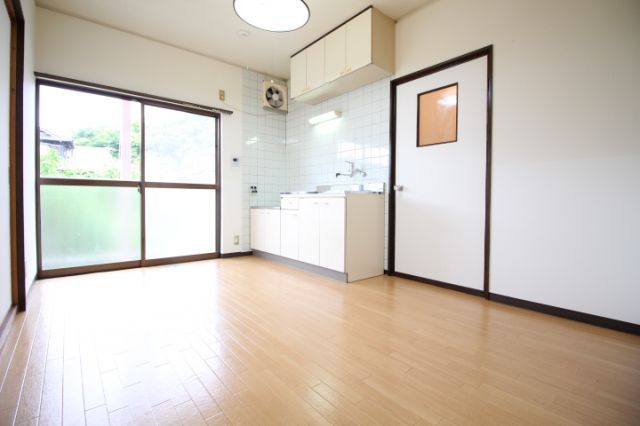 居室・リビング　ゆったり過ごせる居間です