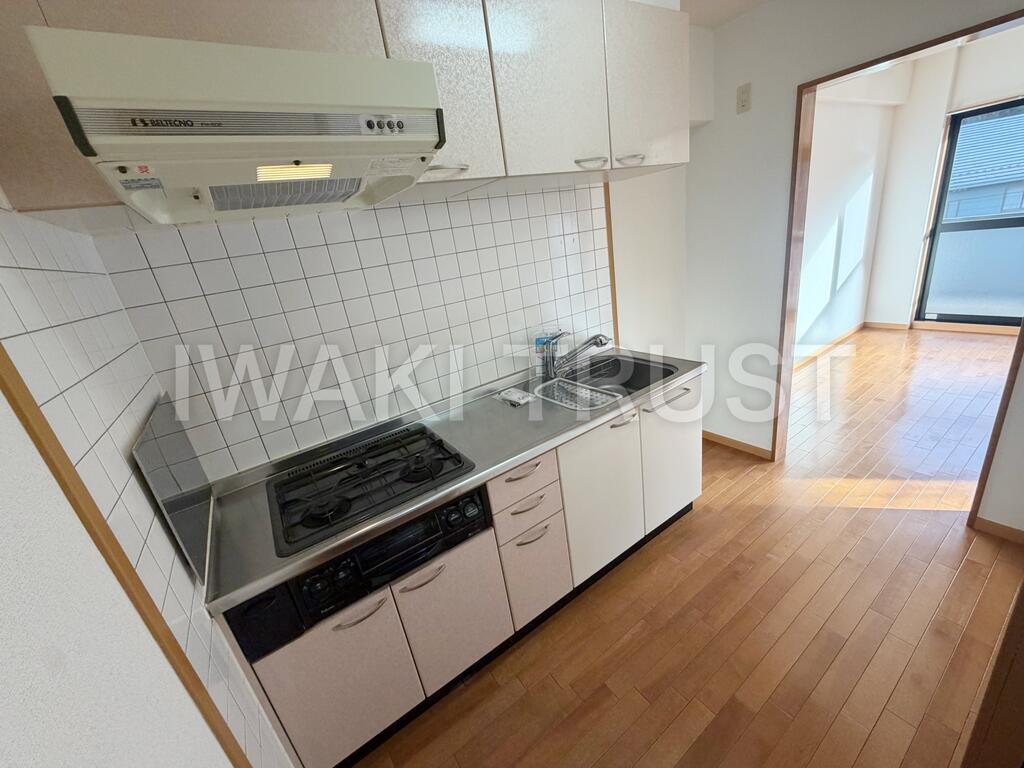 キッチン　※同建物別部屋の参考写真