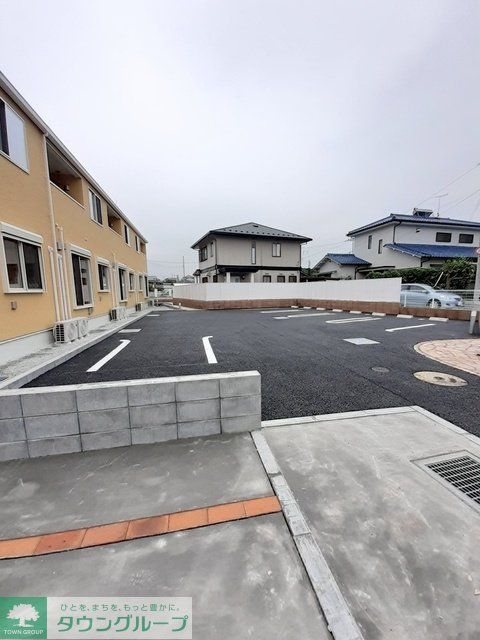 エントランス　駐車場