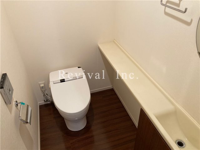 トイレ　タンクレストイレ完備